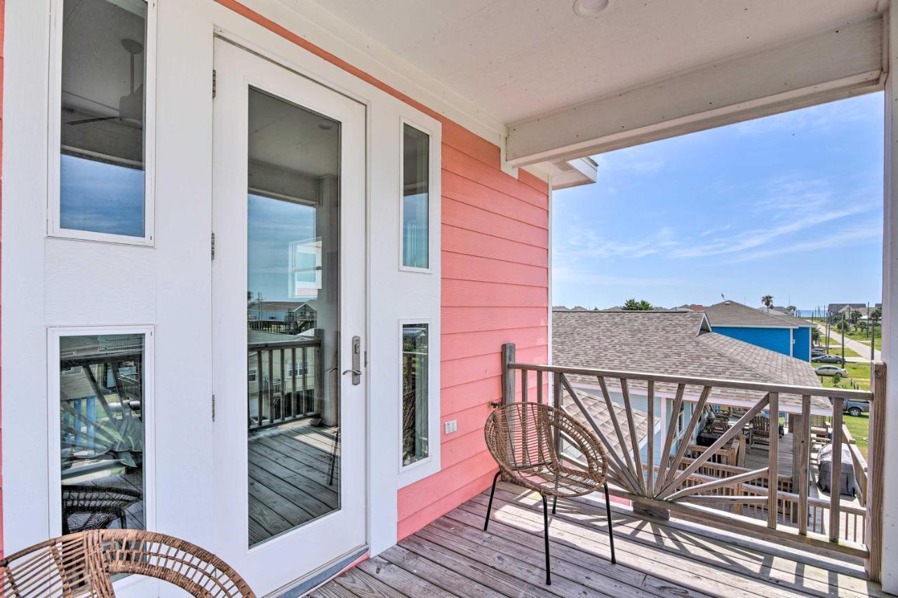 Chic Crystal Beach Escape With Deck - Walk To Beach! Villa Bolivar Peninsula Exterior photo