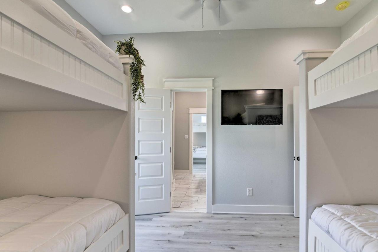 Chic Crystal Beach Escape With Deck - Walk To Beach! Bolivar Peninsula Exterior photo