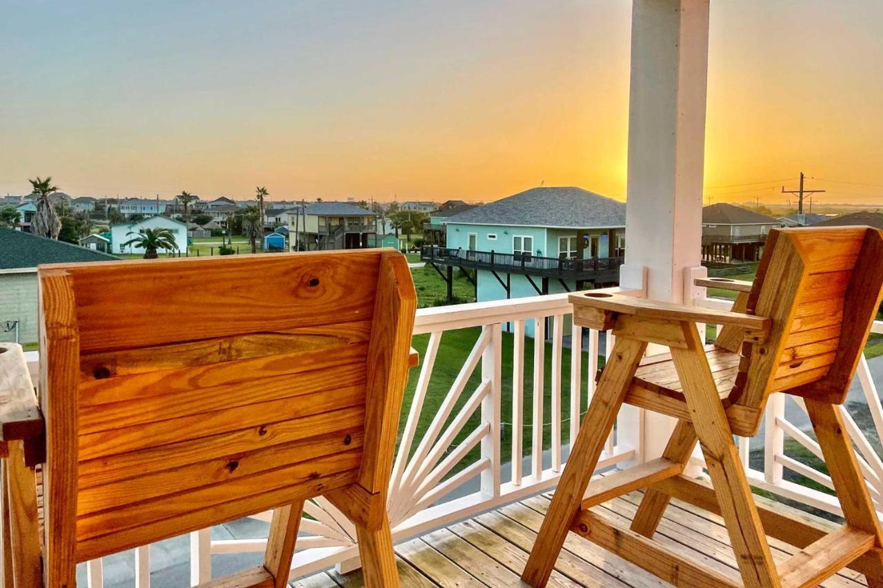 Chic Crystal Beach Escape With Deck - Walk To Beach! Villa Bolivar Peninsula Exterior photo