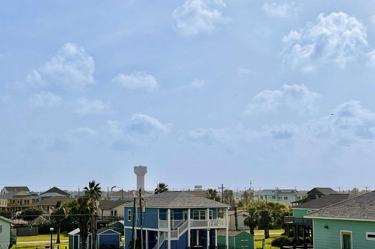 Chic Crystal Beach Escape With Deck - Walk To Beach! Villa Bolivar Peninsula Exterior photo