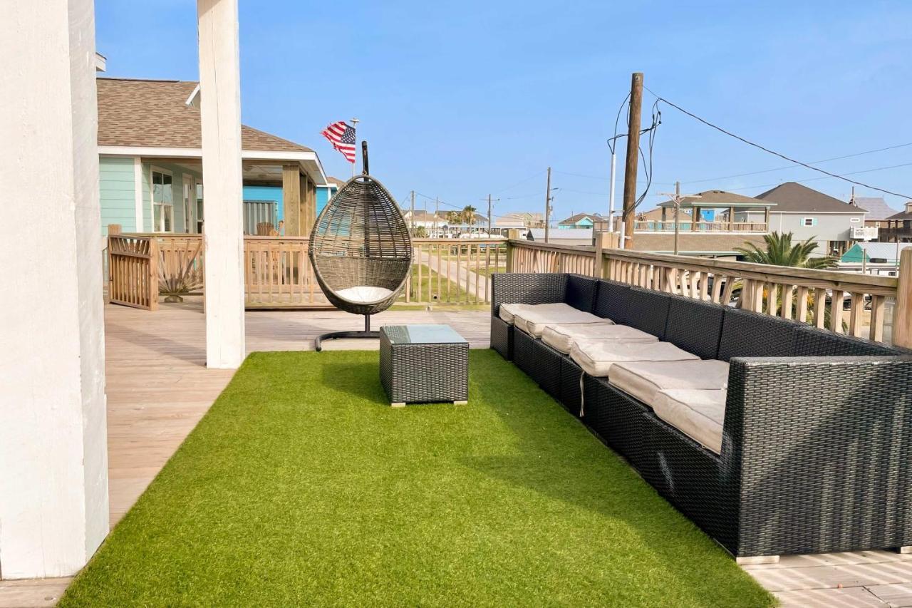 Chic Crystal Beach Escape With Deck - Walk To Beach! Bolivar Peninsula Exterior photo