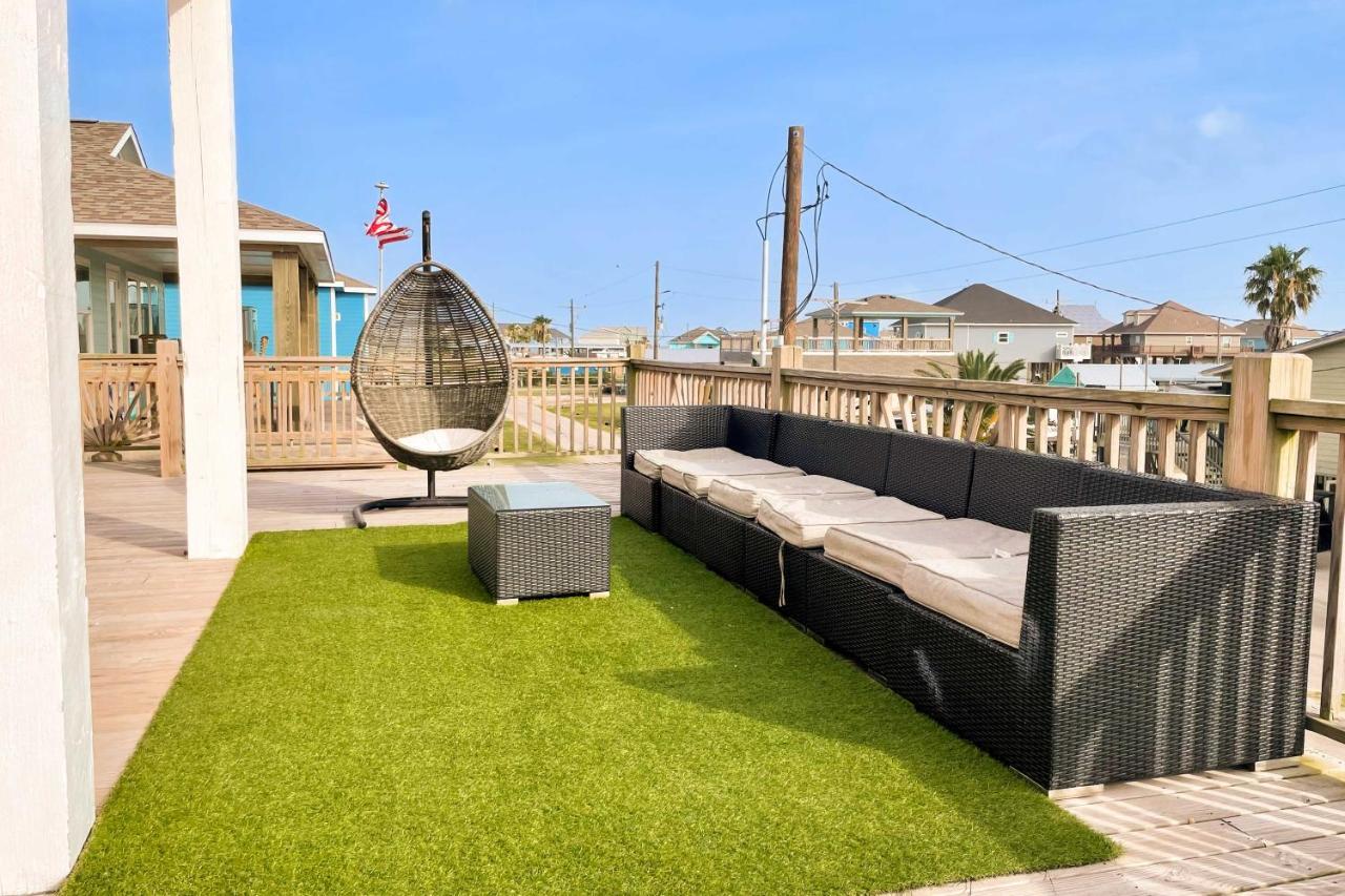 Chic Crystal Beach Escape With Deck - Walk To Beach! Villa Bolivar Peninsula Exterior photo